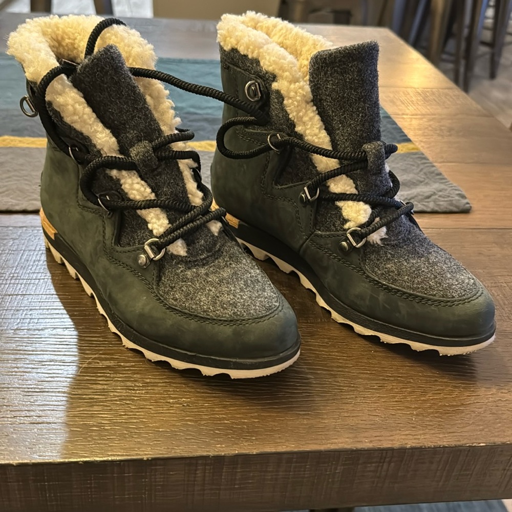 Sorel Sherpa Booties